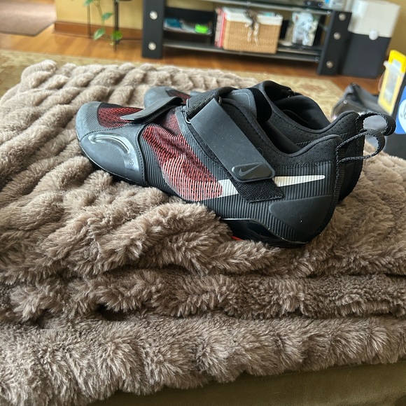 Nike Black and Red Cycling Footwear - Picture 3 of 6